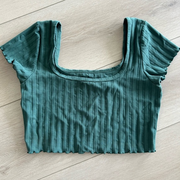 Offline by Aerie Womens Green Striped Round Short Sleeve Crop Shirt top large - Picture 1 of 5